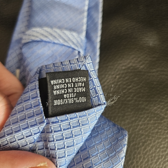 Perry Ellis portfolio 100 percent silk tie - Picture 3 of 4